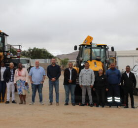 Leiers en senior amptenare van die Nama Khoi Munisipaliteit is verheug oor die nuwe vloot- en is entoesiasties vir verbeterde dienslewering.